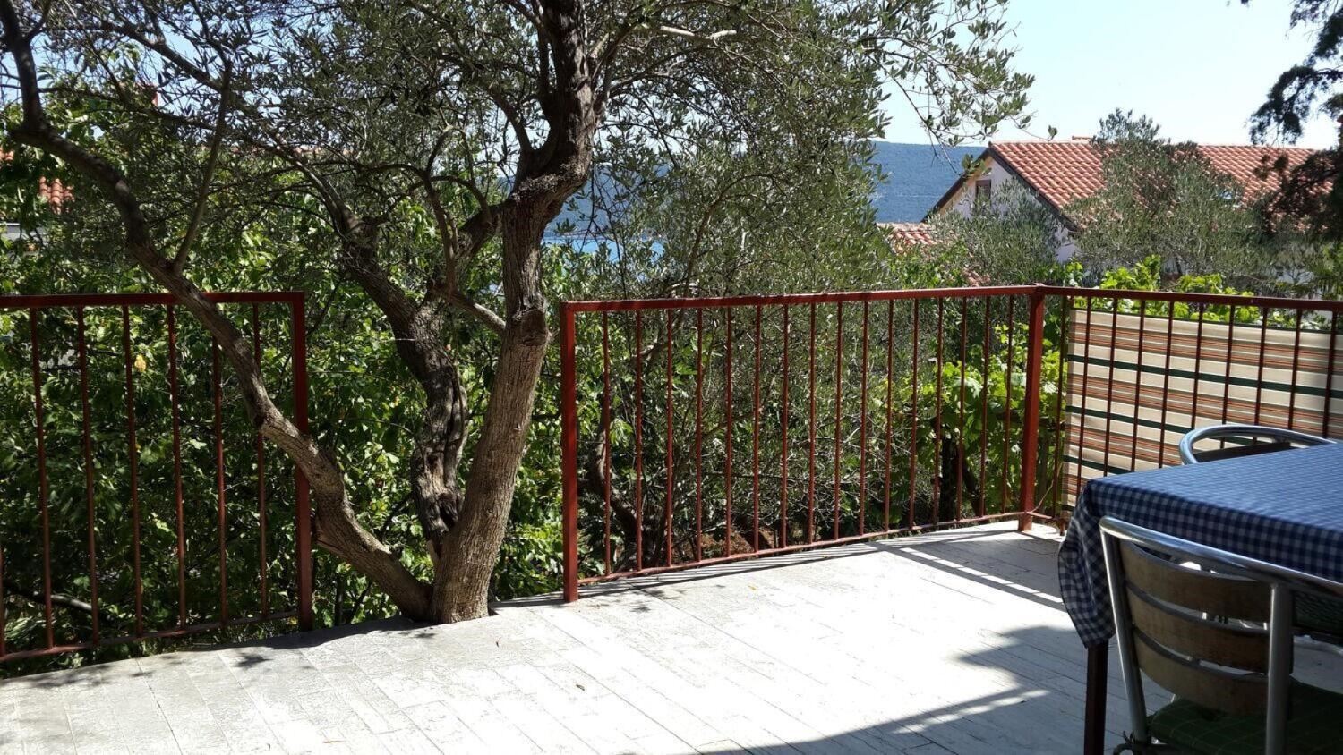 Apartments Griv - Close To The Sea Valun Exterior photo